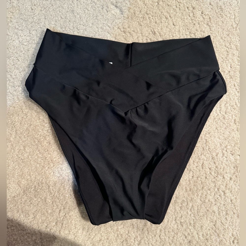 Aerie shine crossover high waisted bikini bottom. Size L